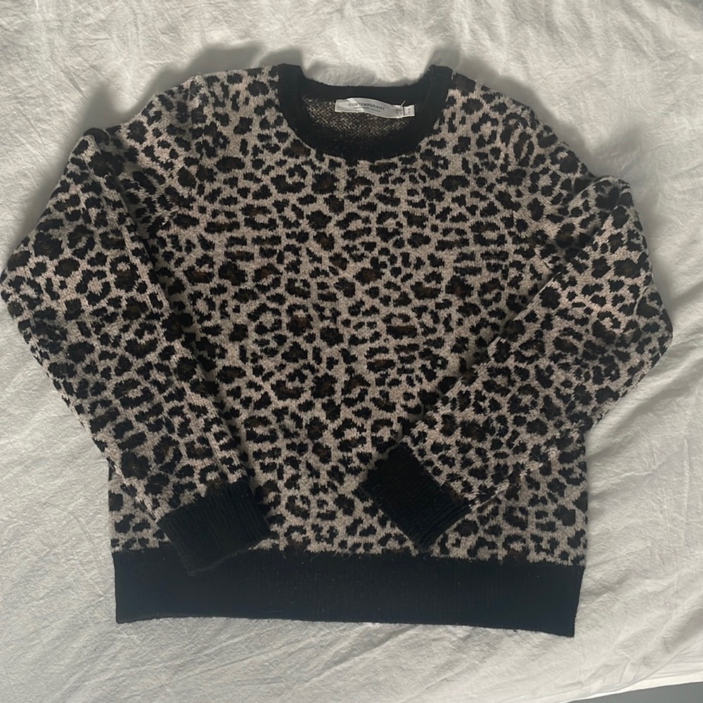 Leopard print knit crew neck